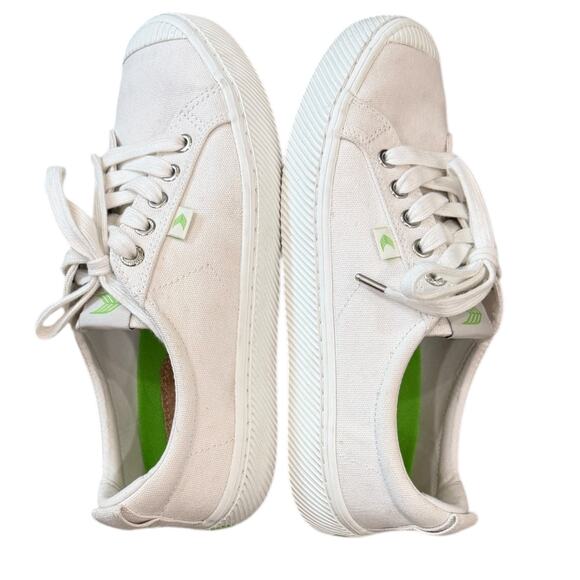 Cariuma Oca Low Sneaker in White - Picture 4 of 9